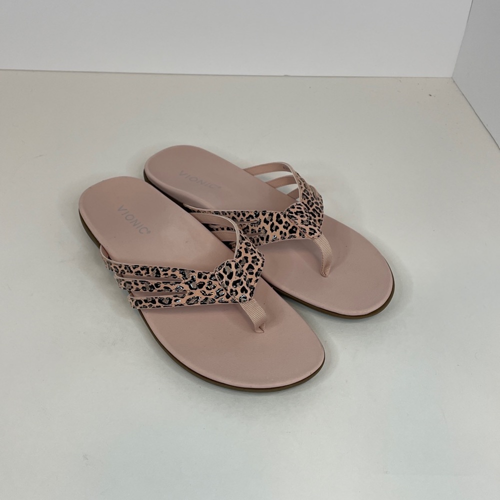 NWOT  Women’s Vionic Mirage Alta  Toe Leopard Pink Three Strap Flip Flops Size 8